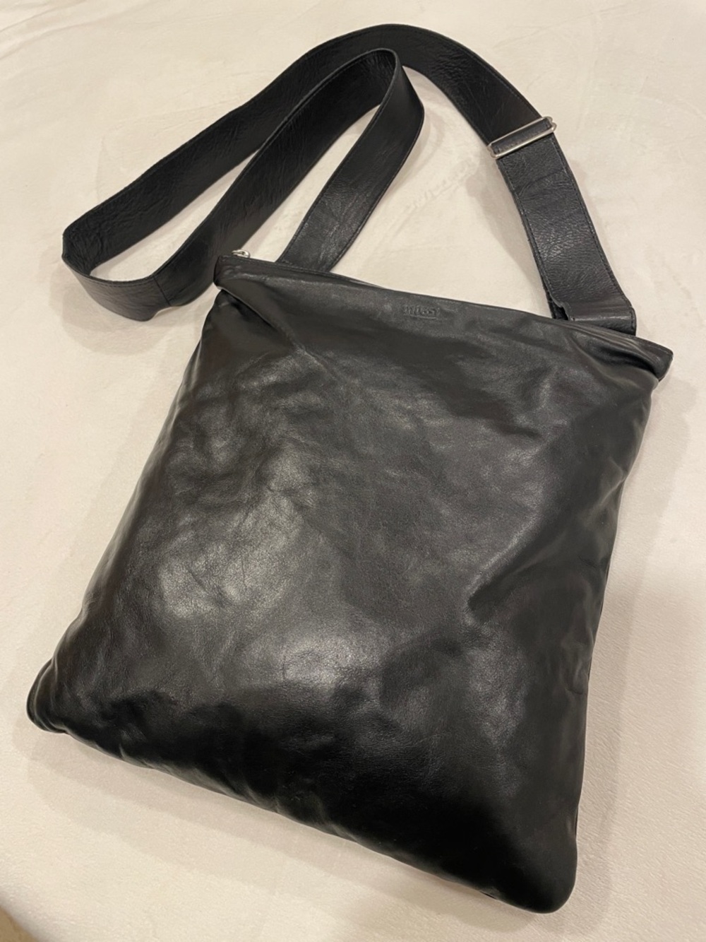 M0851 Minimalist Black Leather Messenger Bag